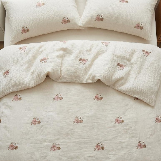 Mušelín SV Latté s jemnou výšivkou