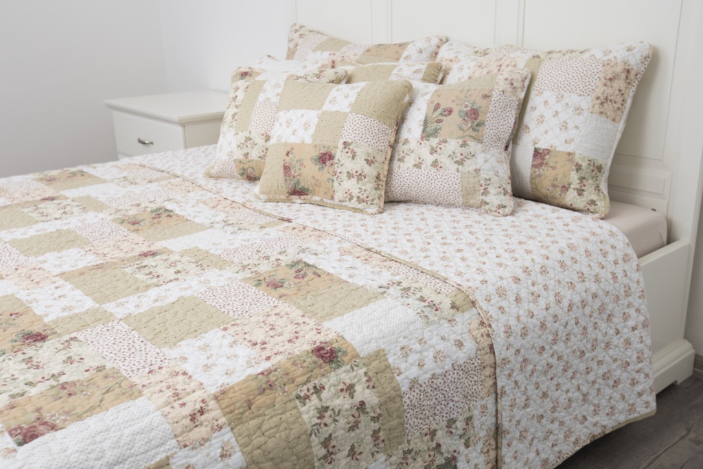 Prošívaný přehoz Deluxe Patchwork pudrový 220x240